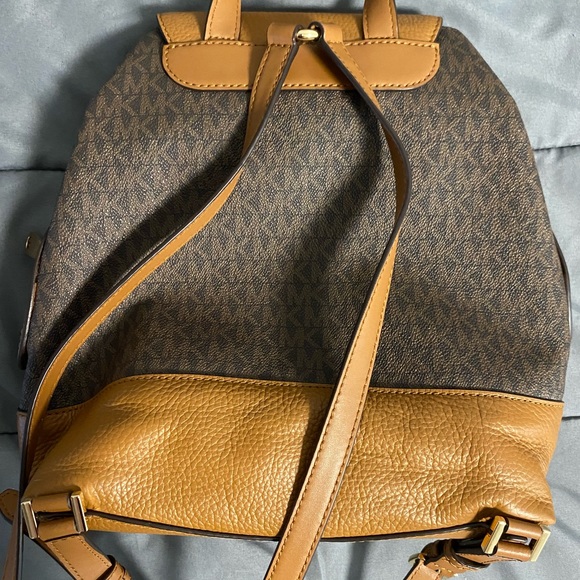 Michael Kors Backpack/purse - Picture 2 of 4